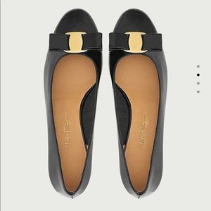 Classic Ferragamo Flats w/small heel